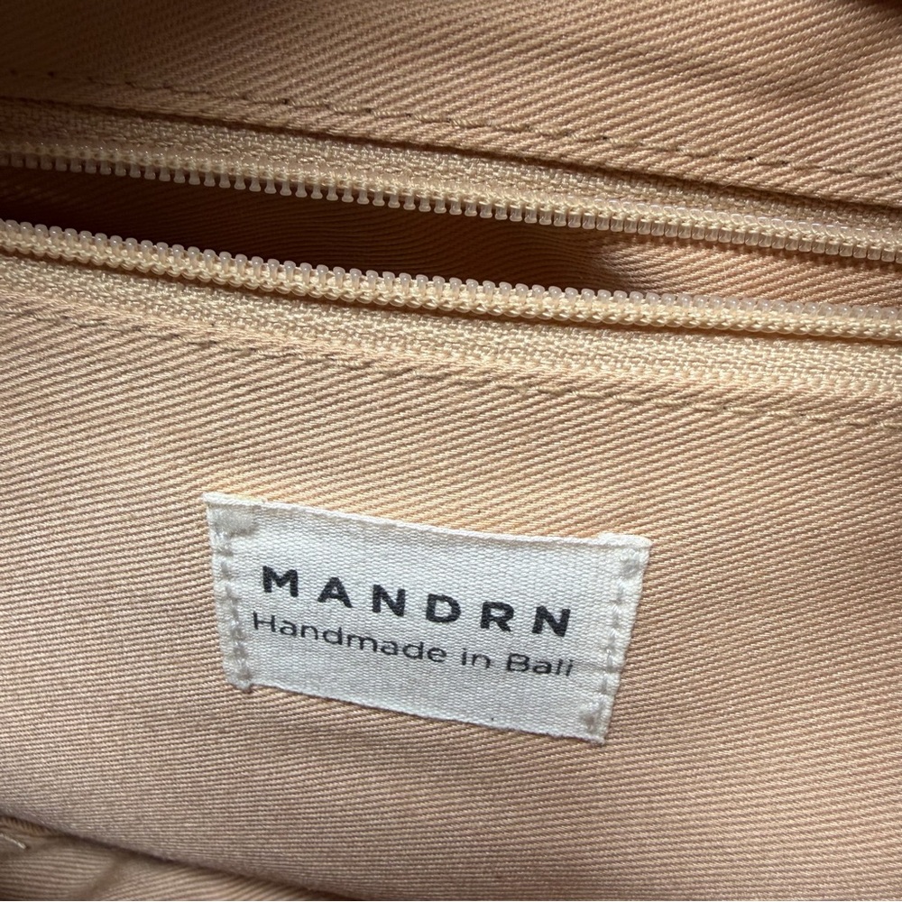 MANDRN Woven Atlas Crossbody! 💃 🔥 - Picture 13 of 14